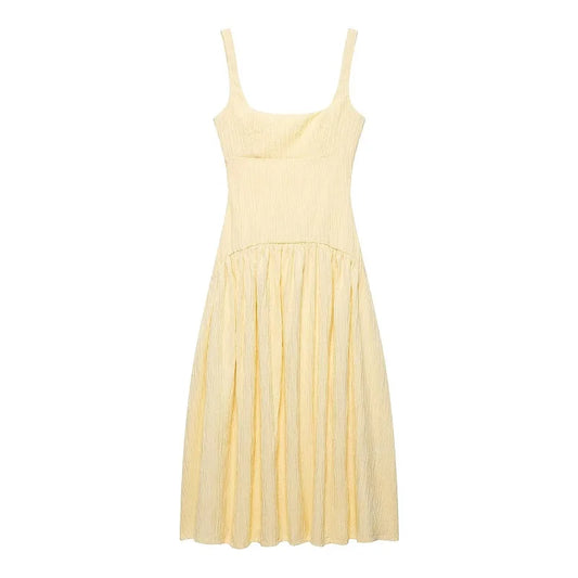 Vestido medio-largo plisado con tirantes anchos y espalda descubierta