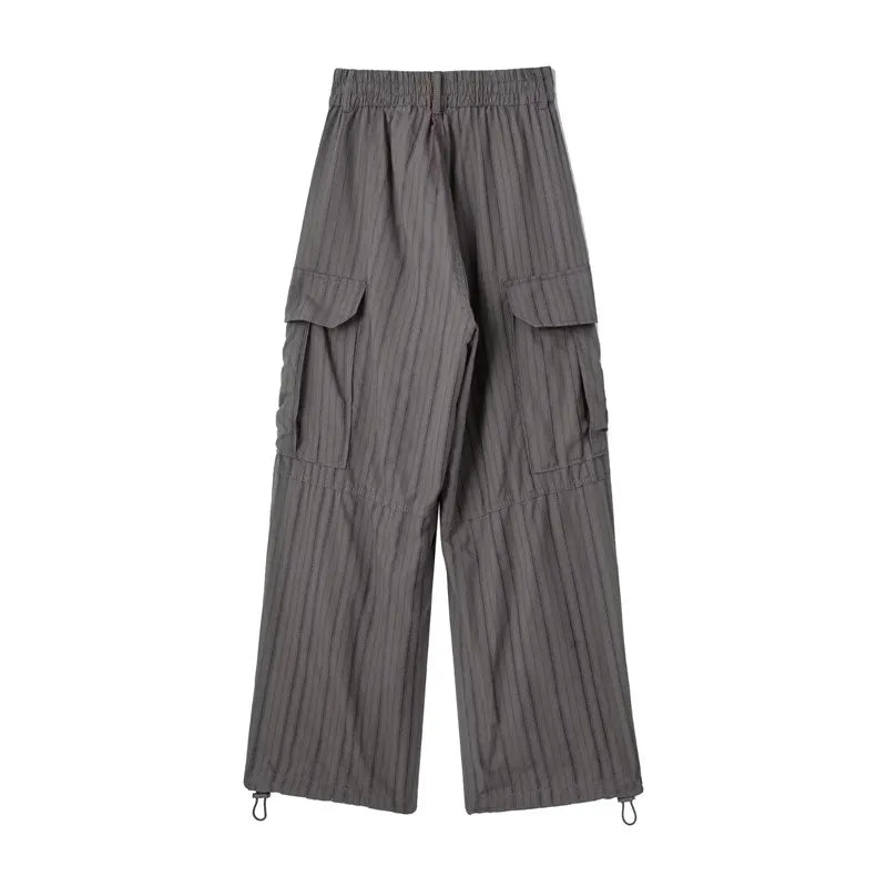 Pantalón estilo cargo a rayas de costuras