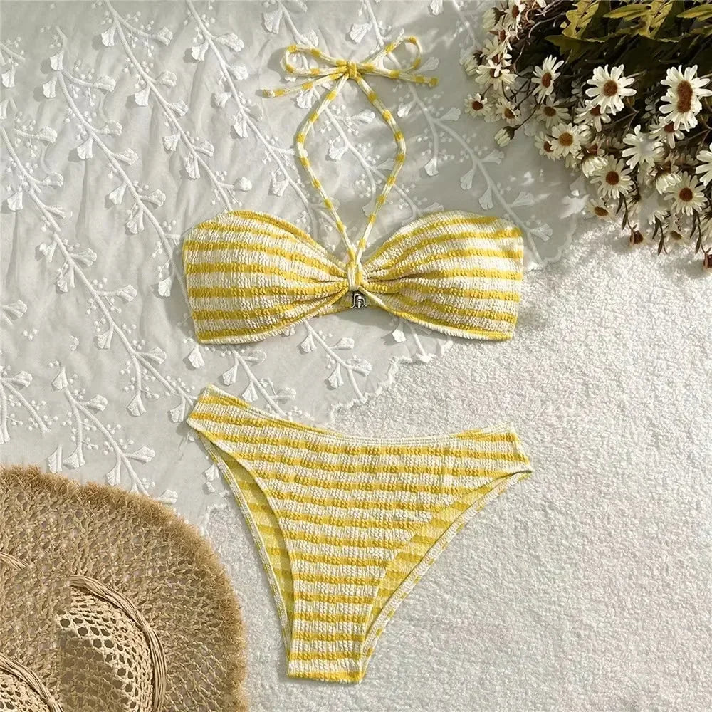 Bikini bandeau con estampado de rayas cuello halter / Varios colores