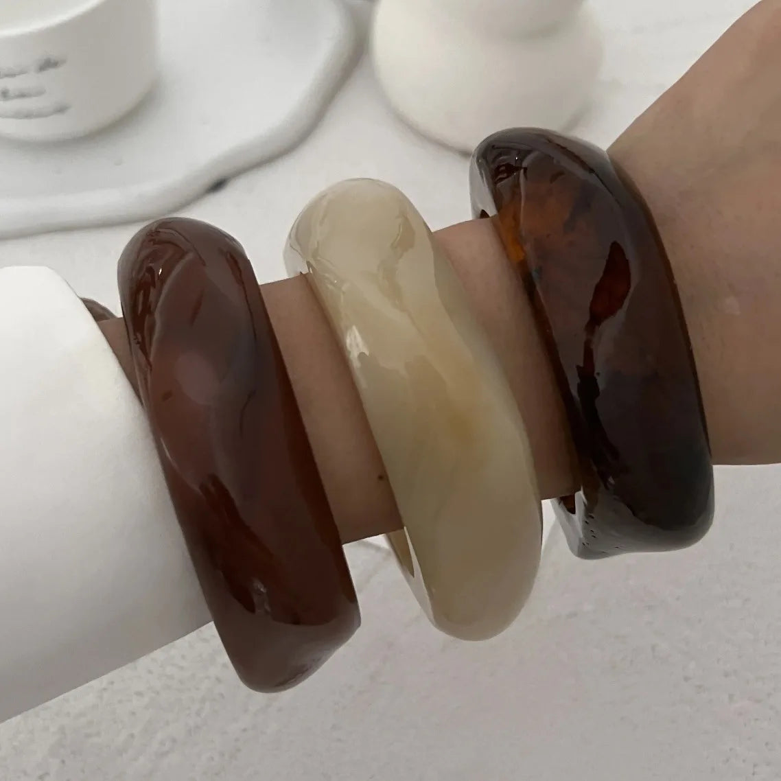 Brazalete de forma irregular de acrílico / Varios colores