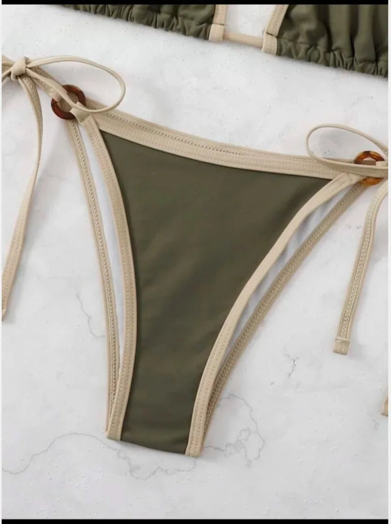 Bikini con aros y cuello halter