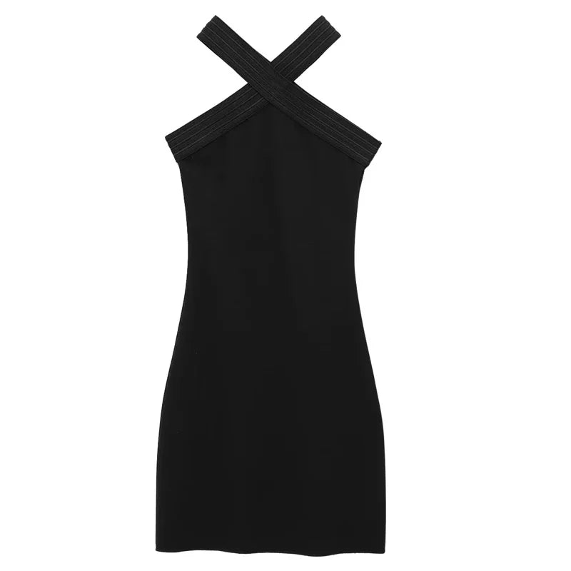 Vestido corto con cuello halter hombros descubiertos