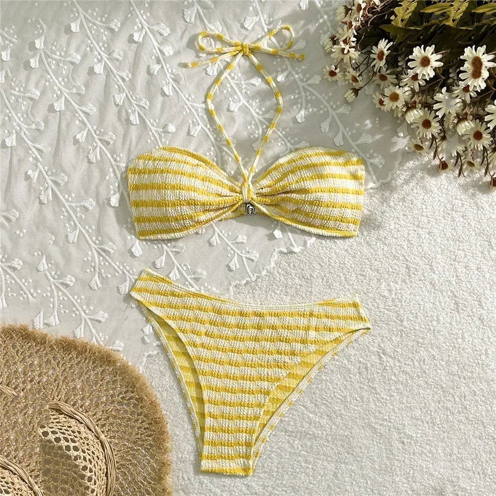Bikini bandeau con estampado de rayas cuello halter / Varios colores