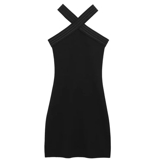 Vestido corto con cuello halter hombros descubiertos