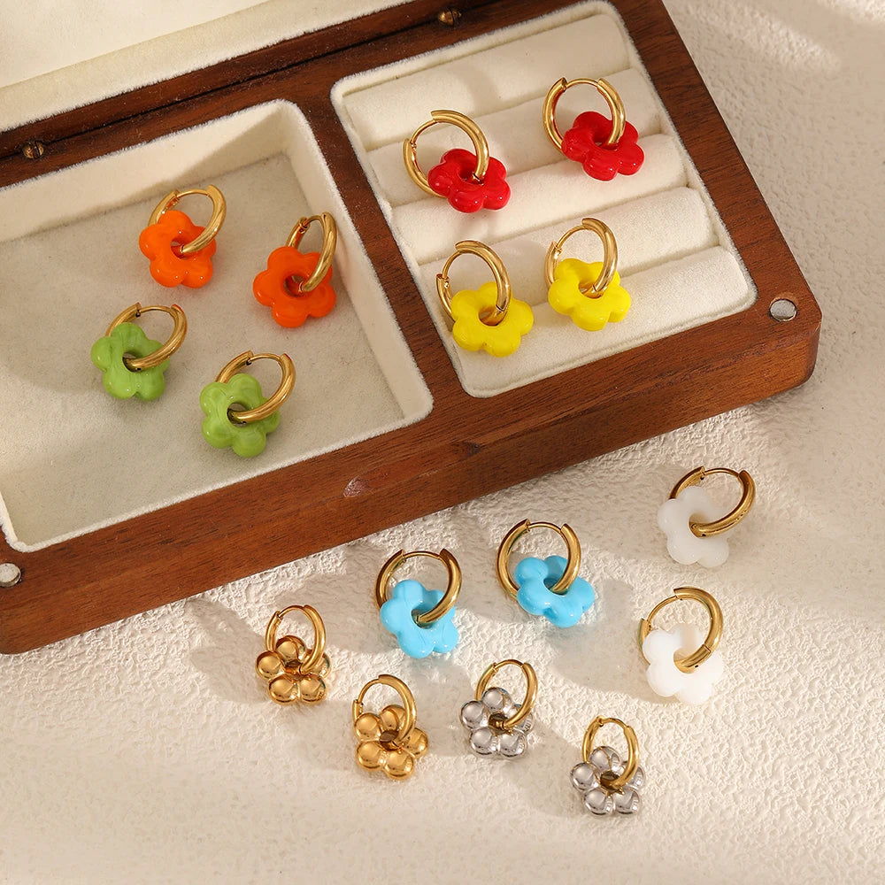 Aretes de aro de acero inoxidable con forma de flor de color / Varios colores
