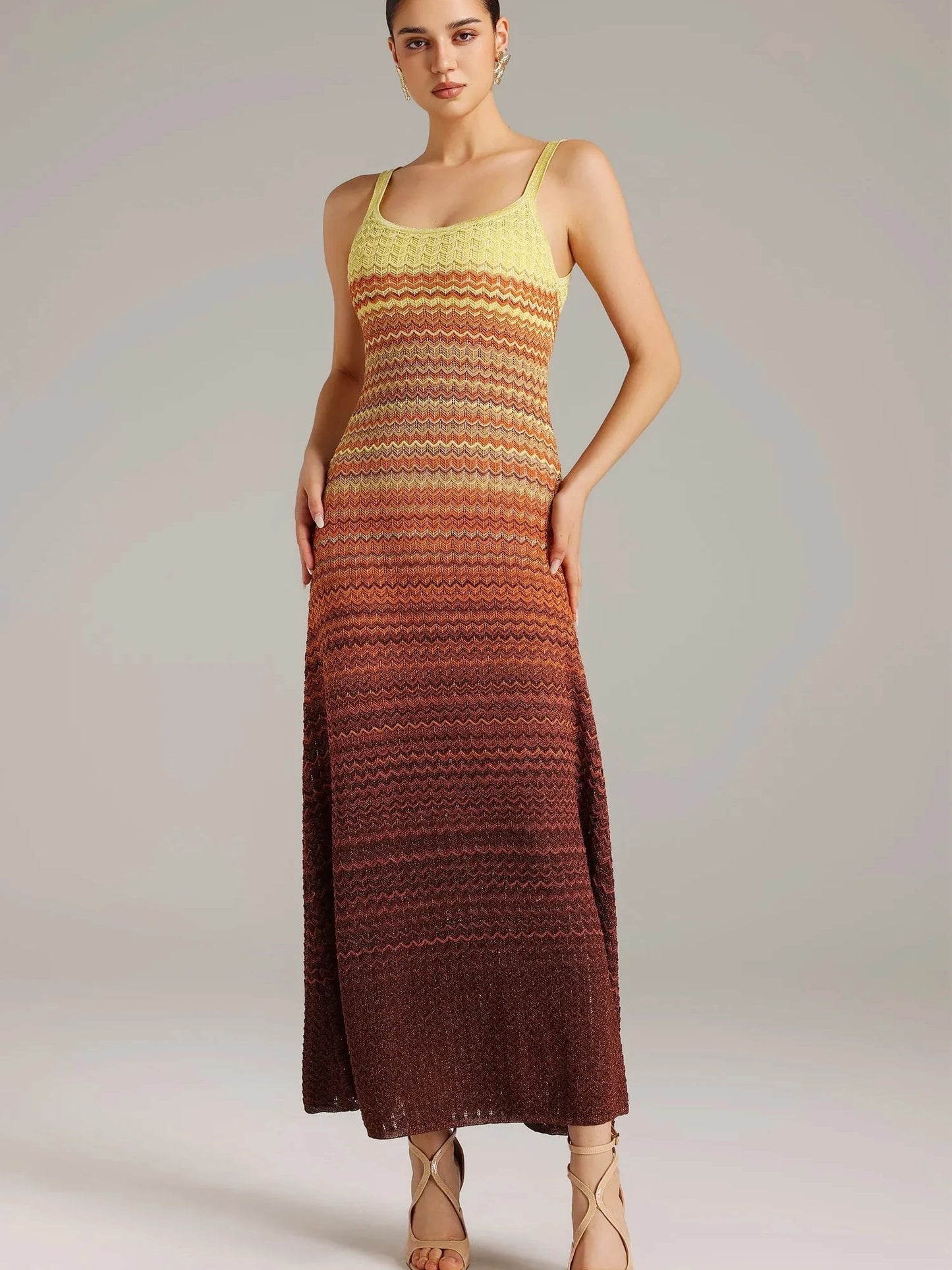 Vestido largo con patrón zigzag amarillo naranja