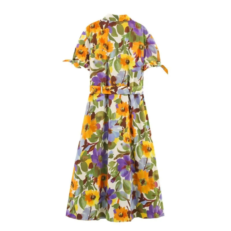 Vestido floral de manga corta y cinturón