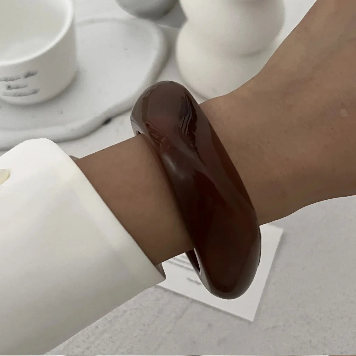 Brazalete de forma irregular de acrílico / Varios colores