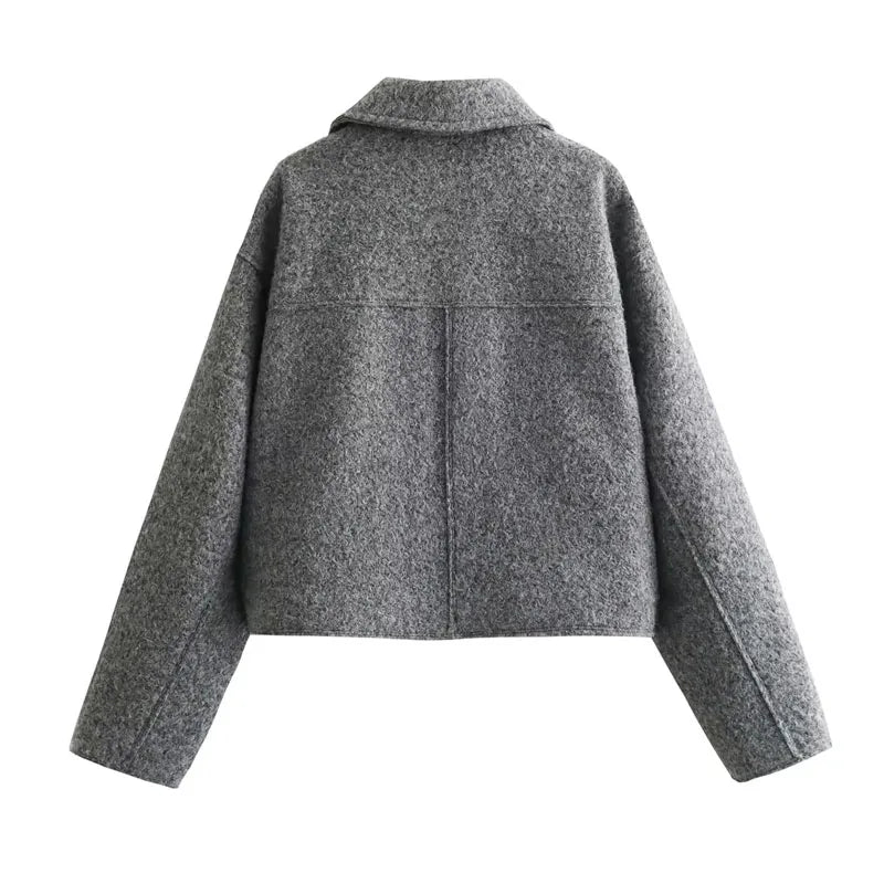 Chaqueta suave corta con cremallera y bolsillos