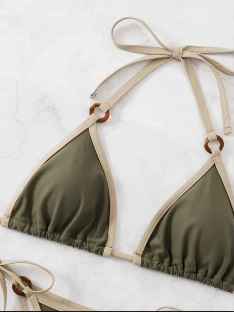 Bikini con aros y cuello halter