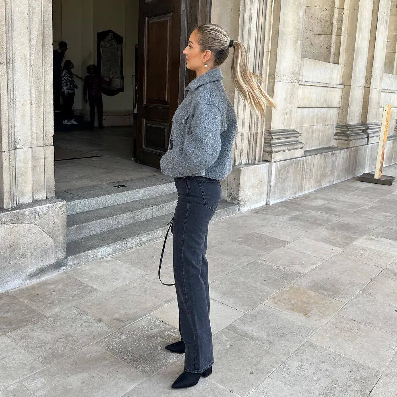 Chaqueta suave corta con cremallera y bolsillos