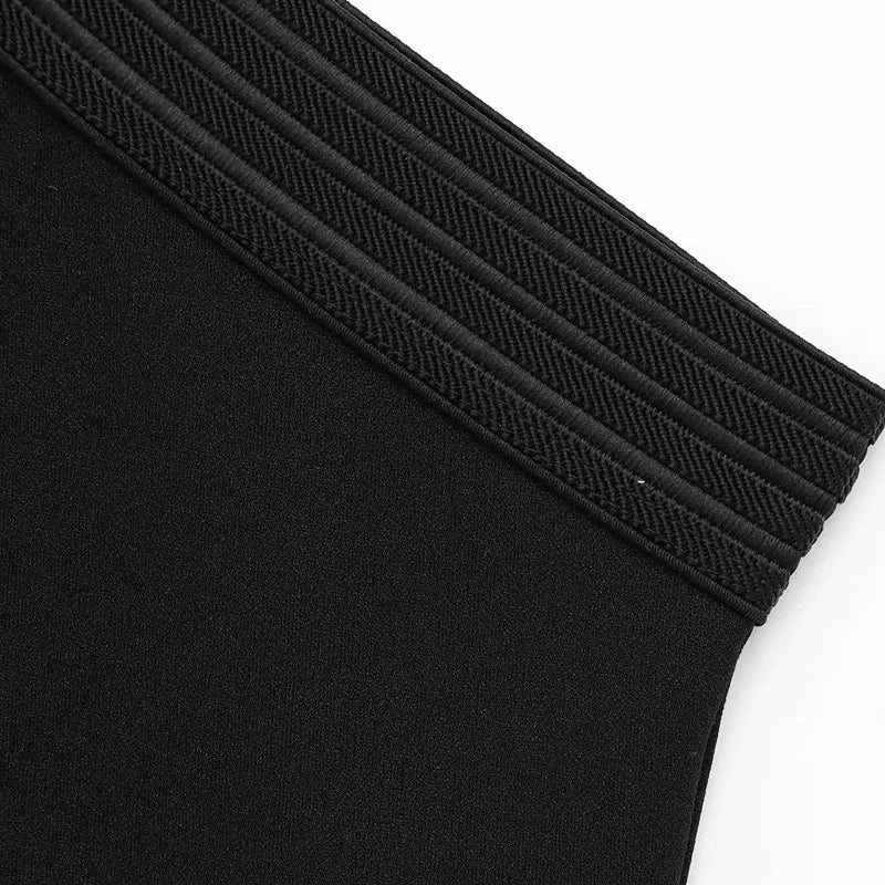 Vestido corto con cuello halter hombros descubiertos