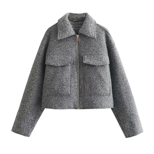 Chaqueta suave corta con cremallera y bolsillos
