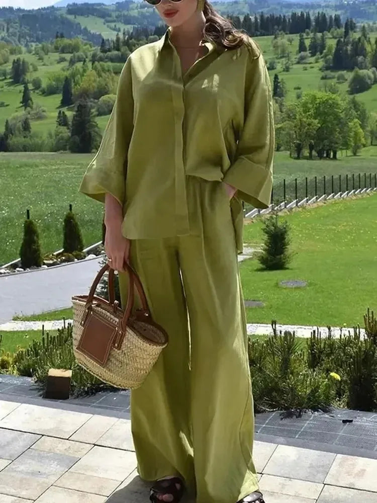Camisa verde oversize de lino con cuello polo
