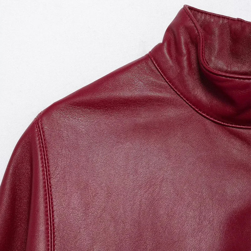 Chaqueta corta borgoña de piel sintética